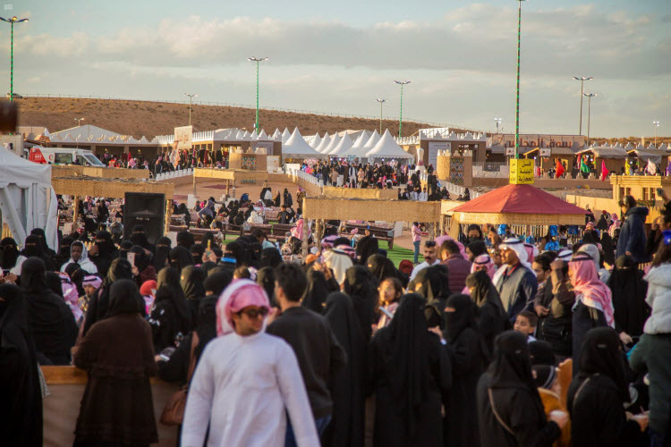 110 آلاف زائر بمهرجان «الغضا» في السعودية